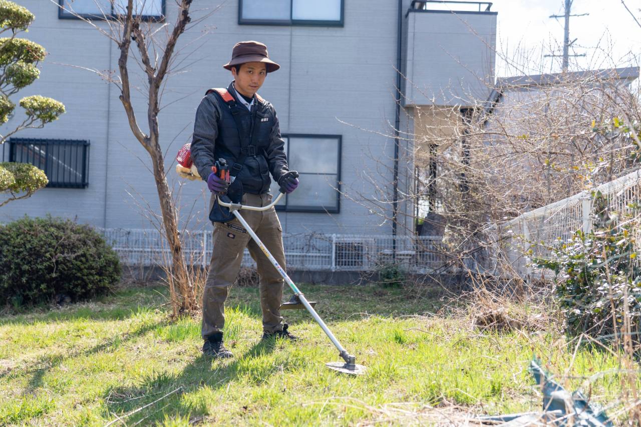 草刈り | 長野県上田市の便利屋ならおうちの御用聞き家工房 上田塩田店
